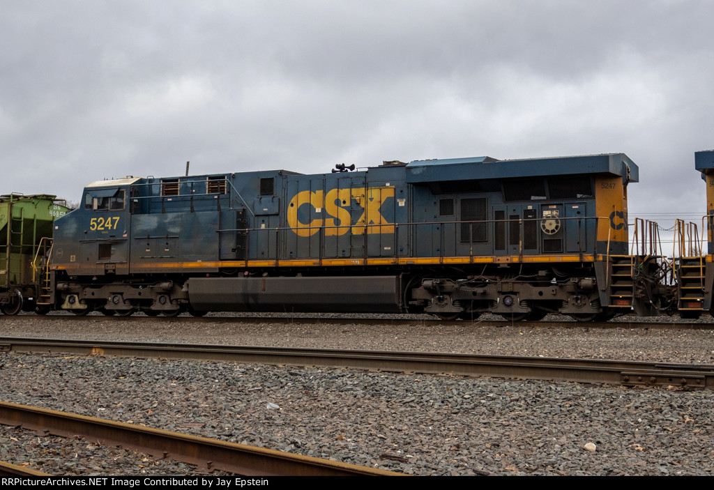 CSX 5247 is third out on today's M424